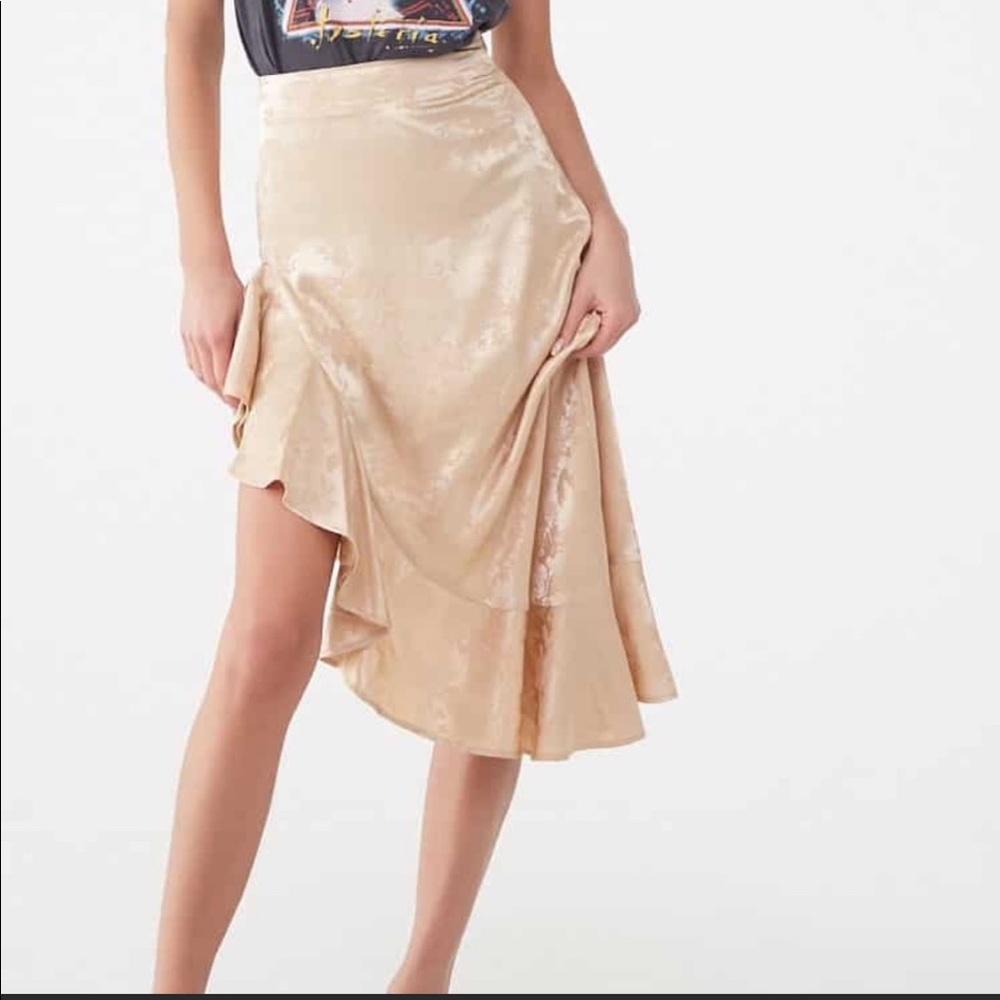 Pretty satin skirt!
